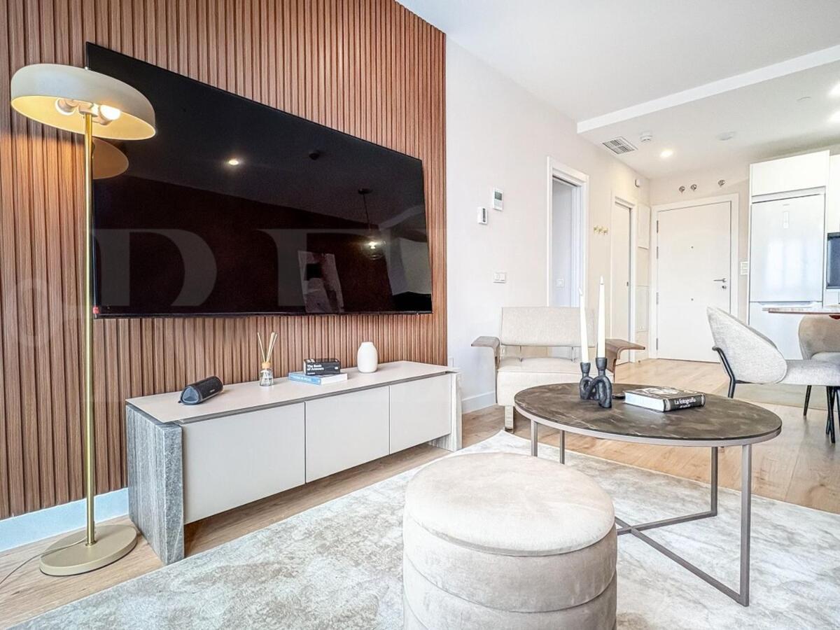 With Stunning Views And Parking By Rems Apartamento